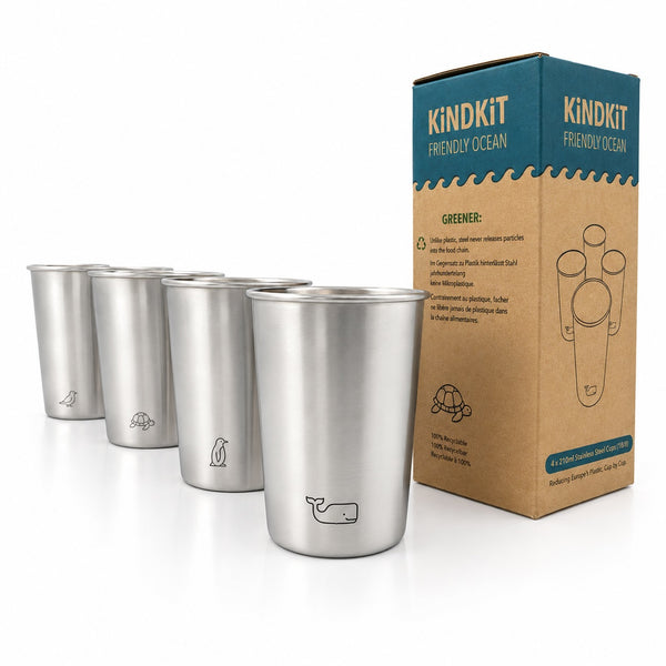 KiNDKiT Ozeanfreunde Edelstahl Kinderbecher 280ml 4er Set mit feiner Gravur Wal, Pinguin, Schildkröte, Seehund und Verpackung